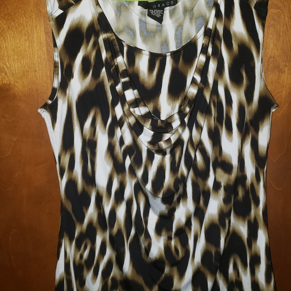 Sleeveless shirt